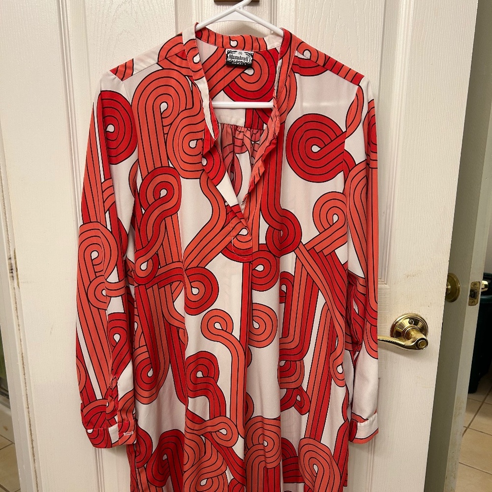 Manuhealii Dress EUC, Size Large, beautiful dress, length right above the knees.